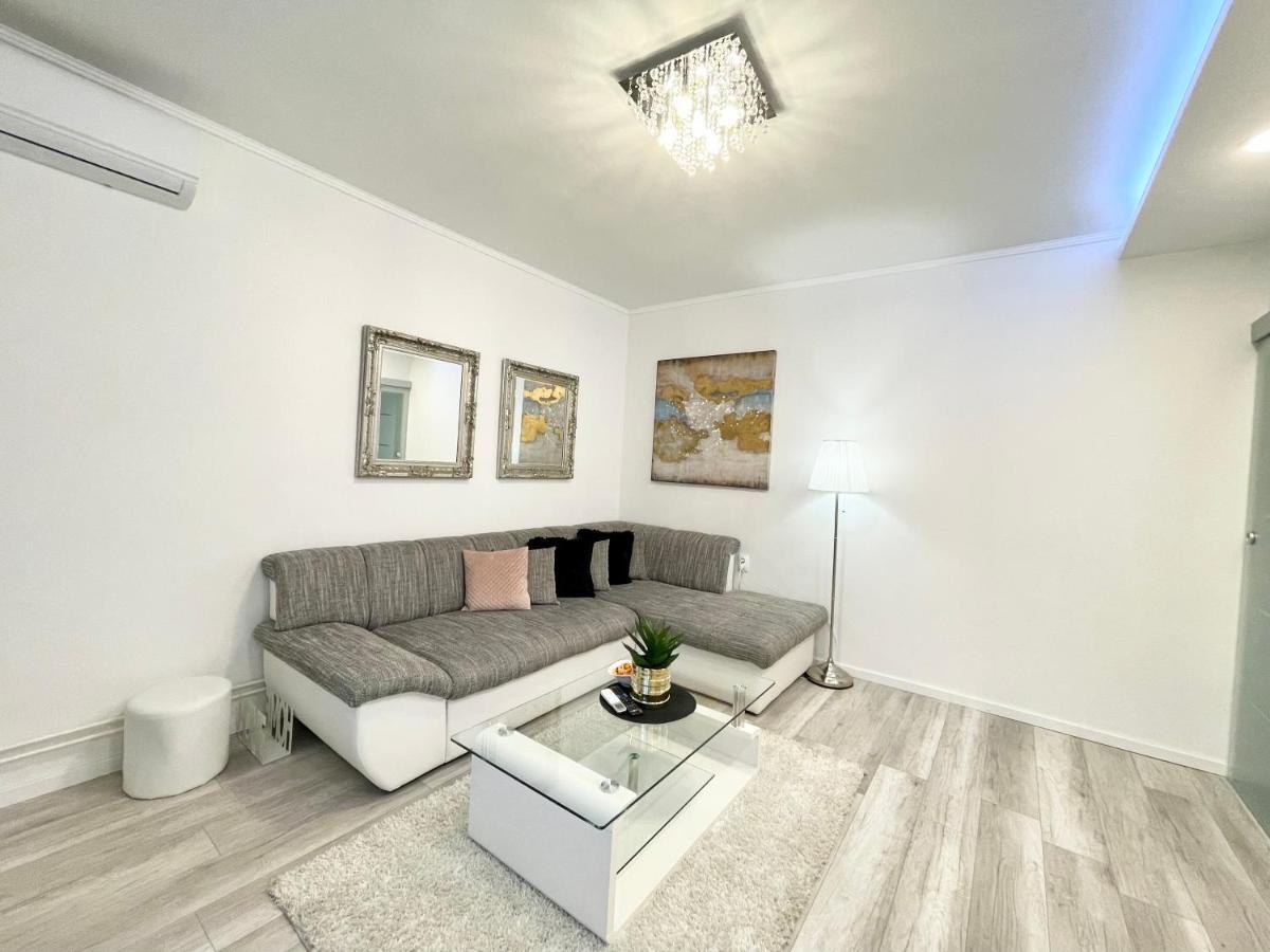 Apartment "Mimoza 1" Self Check-In, Self Check-Out Otocac Bagian luar foto
