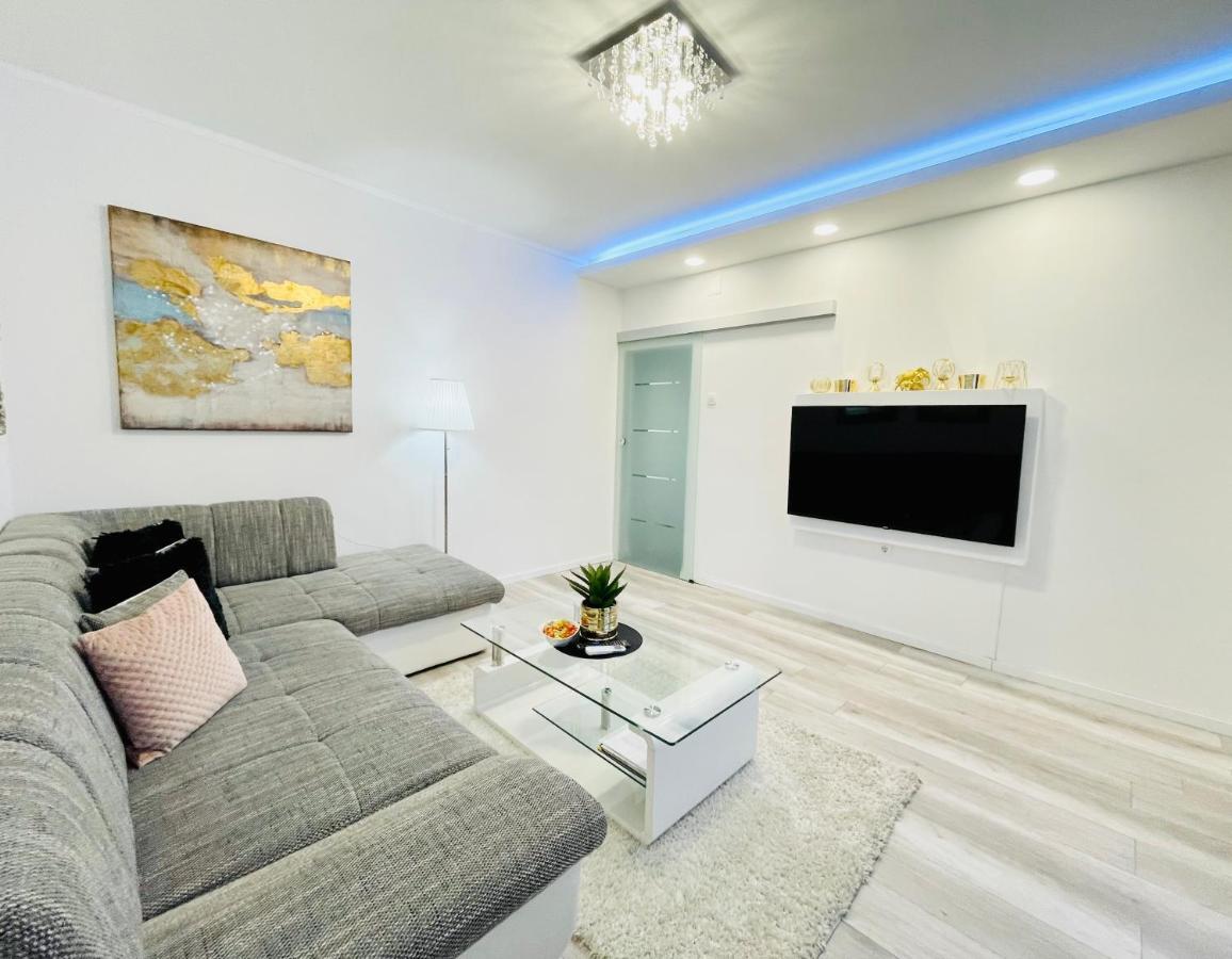 Apartment "Mimoza 1" Self Check-In, Self Check-Out Otocac Bagian luar foto
