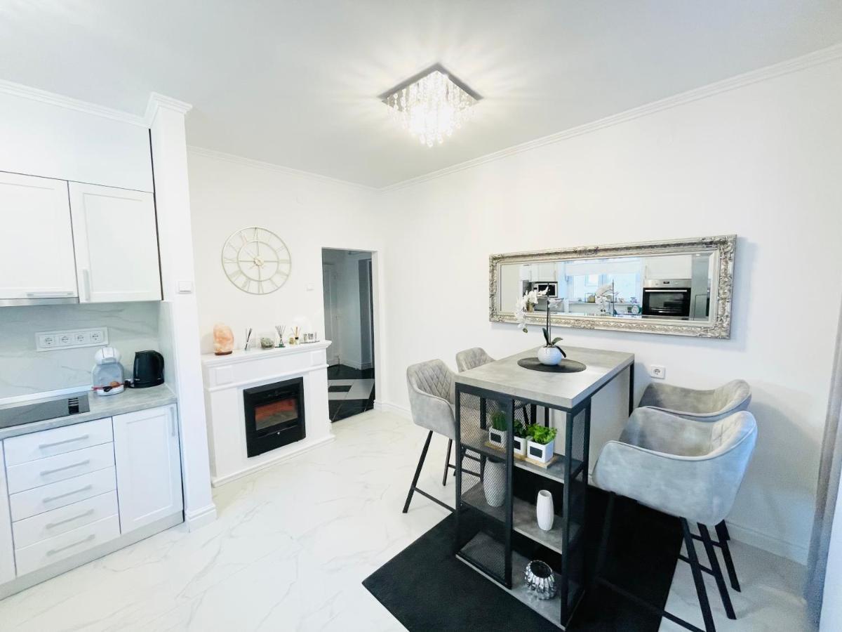 Apartment "Mimoza 1" Self Check-In, Self Check-Out Otocac Bagian luar foto