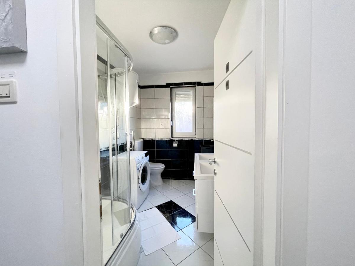 Apartment "Mimoza 1" Self Check-In, Self Check-Out Otocac Bagian luar foto