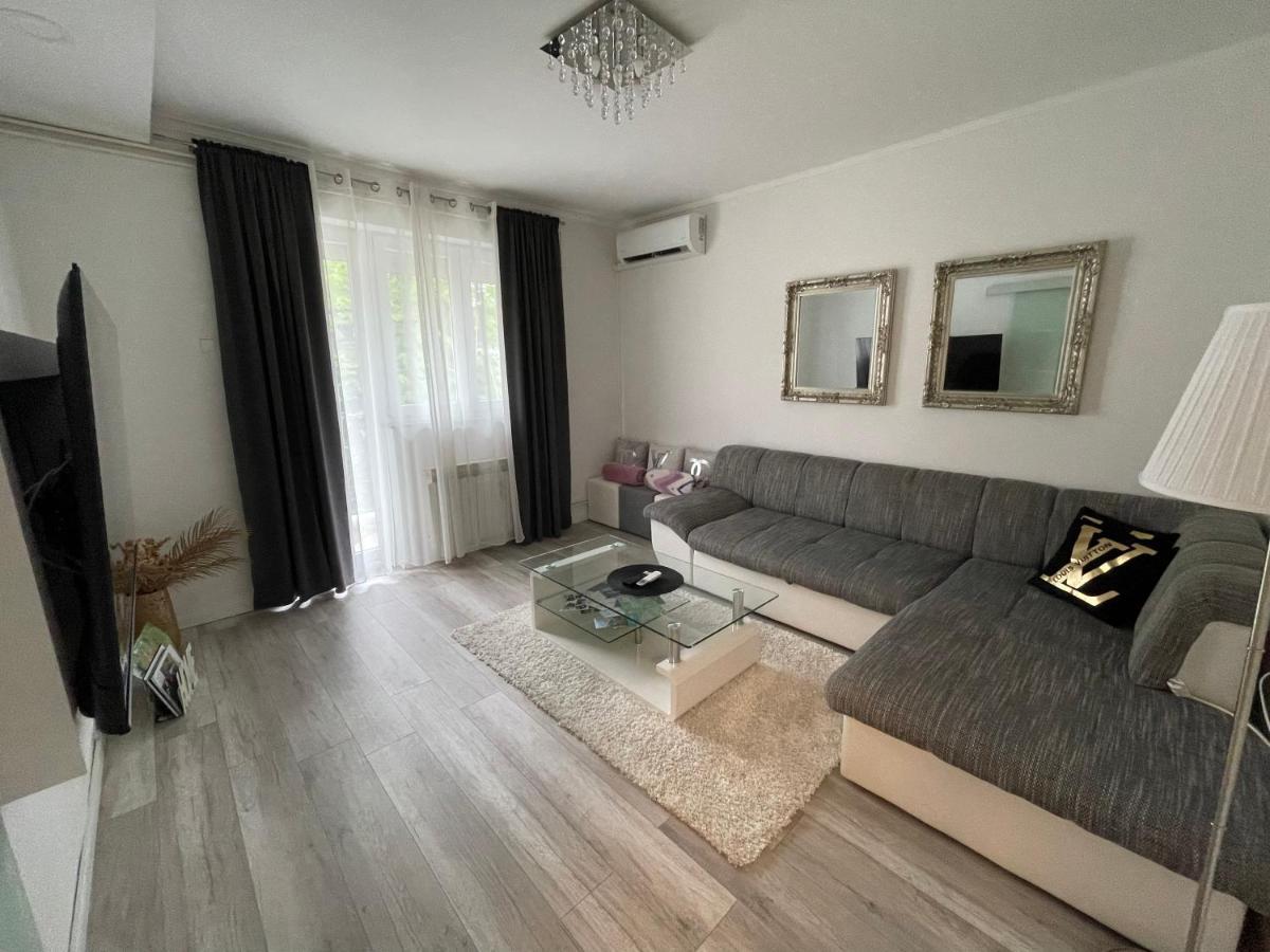Apartment "Mimoza 1" Self Check-In, Self Check-Out Otocac Bagian luar foto